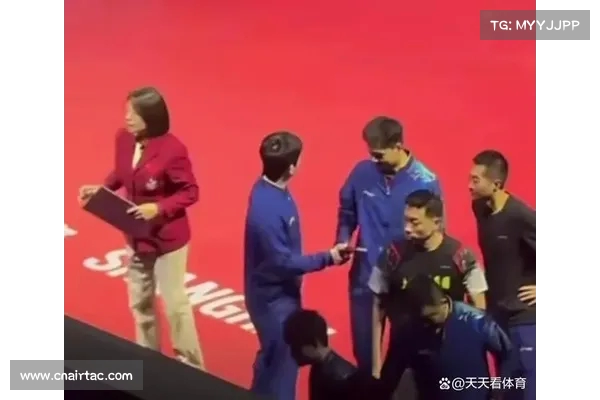 登贝莱成功接受手术恢复顺利 球迷期待他早日回归赛场 登贝莱成功接受手术恢复顺利 球迷期待他早日回归赛场